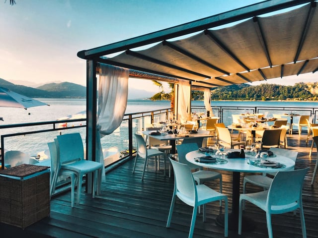 Why Founder Dinners Beat Networking Events (2026)